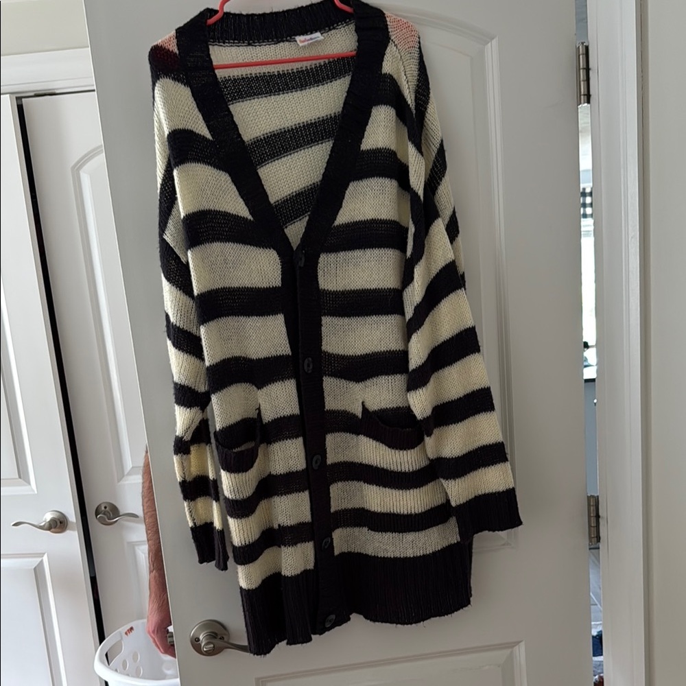 LuLaRoe grey and Cream Cardigan Sweater